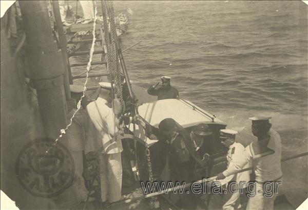 Asia Minor campaign, Queen Sofia and Princess Eleni board the battleship 