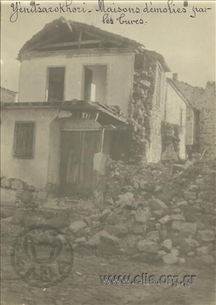 Μικρασιατική καταστροφή, κατοικίες στο Γενιτσαριχώρι κατεστραμμένες από τους Τούρκους.