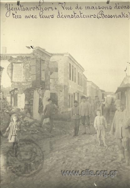 Asia Minor campaign, destroyed houses at Genitsarochori. Next to them stand the destroyers (Bossnaks).