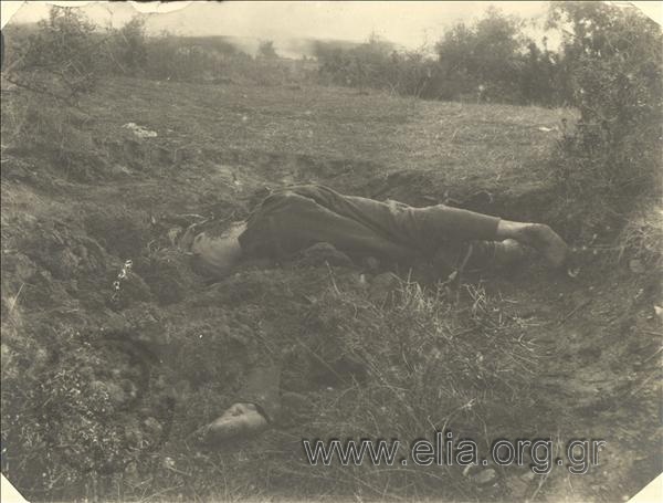 Πρώτος Βαλκανικός Πόλεμος. Νεκρός Τούρκος στρατιώτης μετά της μάχη του Σαραντάπορου.