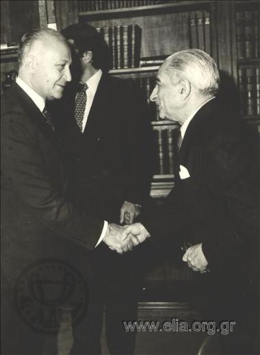 16 Οκτωβρίου, ο Πρόεδρος της Δημοκρατίας Κωνσταντίνος Τσάτσος υποδέχεται τον Υπουργό Εξωτερικών του Iράν Abbas Ali Khalatbari.