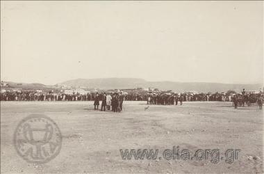28 Απριλίου. Άφιξη του Αλέξανδρου Ζαΐμη, ύπατου αρμοστή, στο πεδίο του Άρεως για επιθεώρηση του α' τάγματος της  Κρητικής Πολιτοφυλακής.