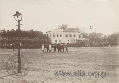 28 Απριλίου. Ο ύπατος αρμοστής Αλέξανδρος Ζαΐμης στο πεδίο του Άρεως.