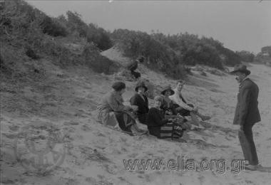 Συντροφιά στην παραλία.