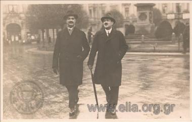 Ανδρέας Μιχαλακόπουλος με άγνωστο άνδρα στη Γερμανία.