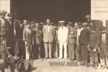 Ο Ανδρέας Μιχαλακόπουλος επισκέπτεται βιομηχανικές εγκαταστάσεις.