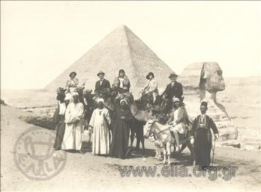 Ο Ανδρέας Μιχαλακόπουλος στις πυραμίδες.