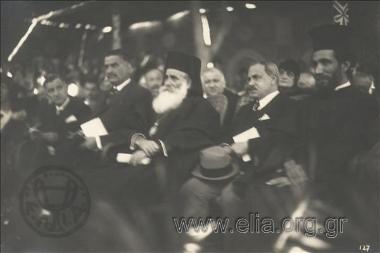 Επίσκεψη Ανδρέα Μιχαλακόπουλου - αντιπροέδρου της κυβέρνησης Βενιζέλου - στην Αλεξάνδρεια. Ο Πατριάρχης Αλεξανδρείας, ο Ανδρέας Μιχαλακόπουλος και επίσημοι στο Νηπιακό ορφανοτροφείο 