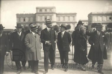 Επίσκεψη Ανδρέα Μιχαλακόπουλου - αντιπροέδρου της κυβέρνησης Βενιζέλου - στην Αλεξάνδρεια. Επιθεώρηση των μαθητών της Σχολής Σατ-Μπέι.