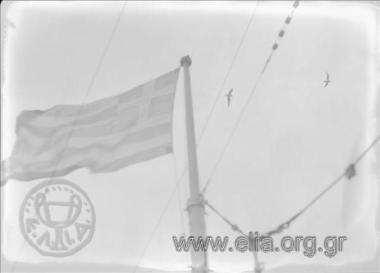 Η πρυμναία σημαία πλοίου του Πολεμικού Ναυτικού.