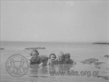 Οικογένεια στη θάλασσα.
