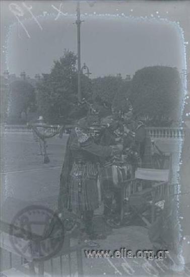 Μουσικοί με κιλτ.