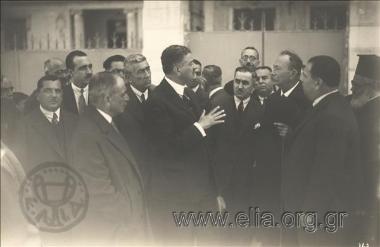 Επίσκεψη Ανδρέα Μιχαλακόπουλου - αντιπροέδρου της κυβέρνησης Βενιζέλου - στην Αλεξάνδρεια. Ο Ανδρέας Μιχαλακόπουλος στην Πρατσίκειο Σχολή, στην Ιβραημία.
