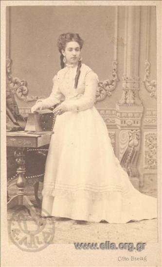 Portrait of a woman.