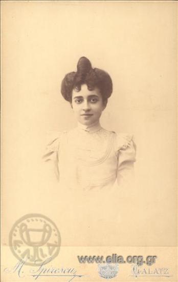 Portrait of a woman.