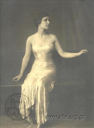 Aliki Diplarakou, Miss Europe, in evening dress.