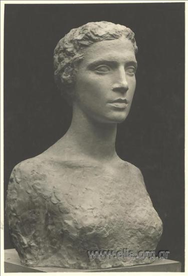 Η προτομή της Αλίκης Διπλαράκου, miss Ευρώπη.