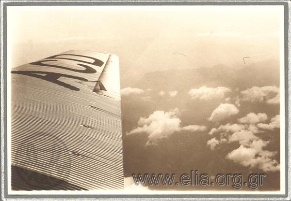 Αεροπλάνο της Ελληνικής Εταιρίας Εναερίων Συγκοινωνιών - πτήση.