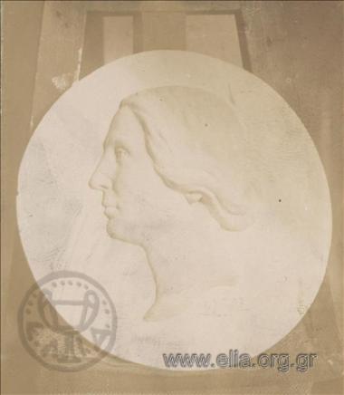 Medal bearing a female portrait in relief. Work by Kostas Dimitriadis.