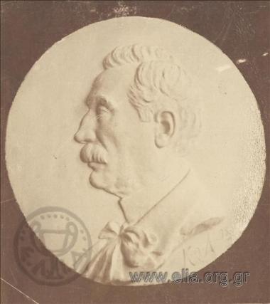 Medal bearing a male portrait in relief. Work by Kostas Dimitriadis.