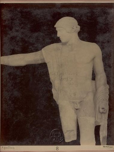 Άγαλμα του Απόλλωνα.