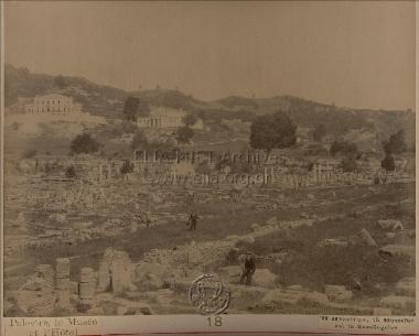 Αρχαιολογικός χώρος Ολυμπίας: άποψη της Παλαίστρας. Στο βάθος το Μουσείο και το ξενοδοχείο (αριστερά).