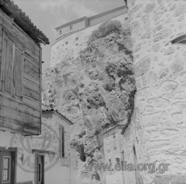 Η εκκλησία της Παναγίας Πέτρας πάνω στον βράχο. .