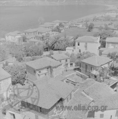 Άποψη από τον βράχο προς Βορρά. Στο βάθος η παραλία.