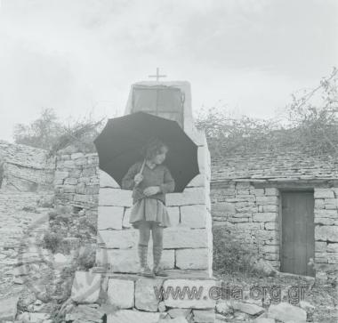 Κορίτσι με ομπρέλα.