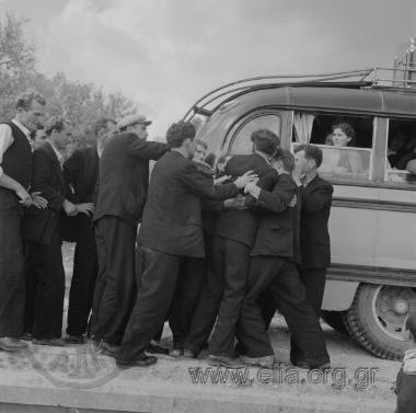 Σαρακατσάνικος γάμος. Στο κονάκι της νύφης.  Ο 