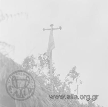 Σαρακατσάνικος γάμος. Το φλάμπουρο στη στέγη της καλύβας.