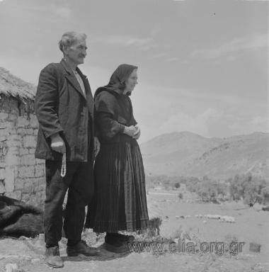 Σαρακατσάνικος γάμος. Προετοιμασίες. Λεωνίδας Γόγολος μς τη γυναίκα του.