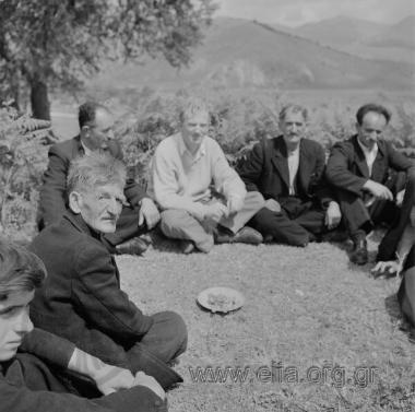 Σαρακατσάνικος γάμος.Χαράλαμπος Γόγογλος, Θόδωρος Τσουμάνης, Κάμπελ, Λεωνίδας Γόγολος και Λευτέρης Τσουμάνης.