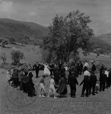 Σαρακατσάνικος γάμος. Χορός της νύφης τη Δευτέρα του γάμου.