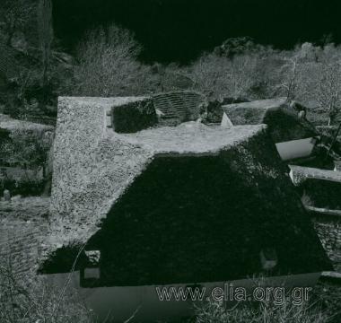 Μακρυνίτσα, στέγη με σχιστόλιθο.