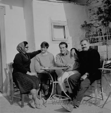 Απρίλιος 1967. Λιάνα και Γιάννης Παπαδήμος, Ανδρέας Νομικός, Δημήτρης Παπαδήμος.
