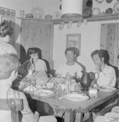 Στο σπίτι της οικογένειας Δημήτρη Παπαδήμου.
