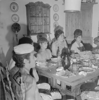 Στο σπίτι της οικογένειας Δημήτρη Παπαδήμου.