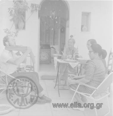 Στο σπίτι της οικογένειας Δημήτρη Παπαδήμου.