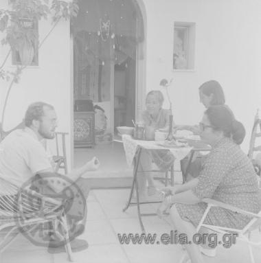 Στο σπίτι της οικογένειας Δημήτρη Παπαδήμου.