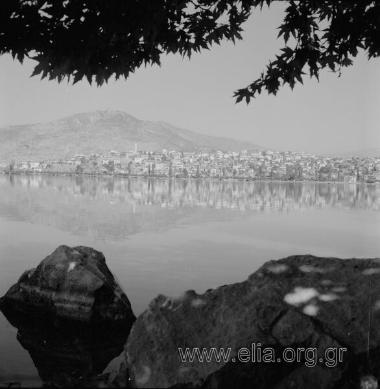 Καστοριά, άποψη της λίμνης και της πόλης.