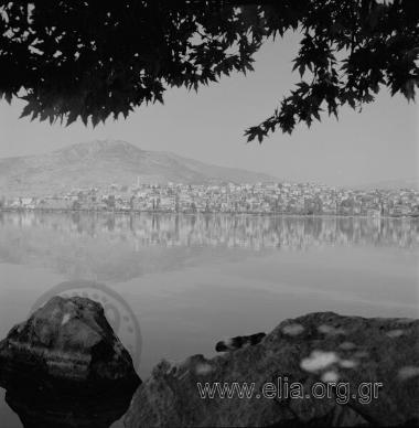 Καστοριά, άποψη της λίμνης και της πόλης.