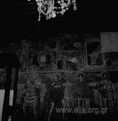 Ναός του Αγίου Μηνά, τοιχογραφίες: επάνω σκηνές από τη ζωήτου Χριστού και κάτω οι Άγιοι Μέρκούριος, Χριστόφορος, Παντελεήμων και Κοσμάς.