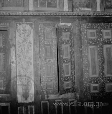 Αρχοντικό Μανούση: ζωγραφικός διάκοσμος στον τοίχο και τις μουσάντρες.