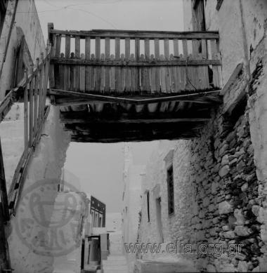 Ξύλινο μπαλκόνι.