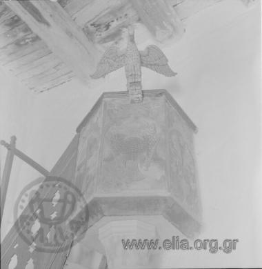 Άμβωνας στο ναό Κοιμήσεως της Θεοτόκου.