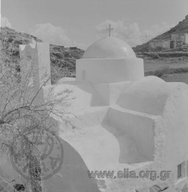 Ο ναός του Αγίου Στεφάνου στο κοιμητήριο του Κάστρου.