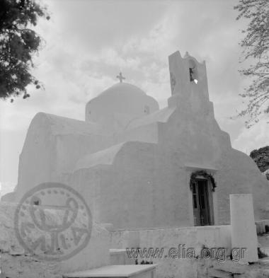 Ο ναός του Αγίου Στεφάνου στο κοιμητήριο του Κάστρου.