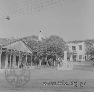 Η πλατεία του χωριού.