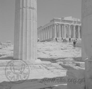 Ακρόπολη, ο Παρθενώνας από τα Προπύλαια.